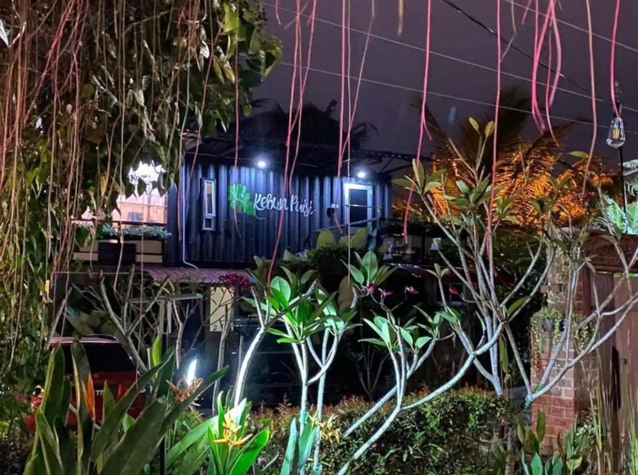 Villa Kebun Puisi Kajang Exterior foto