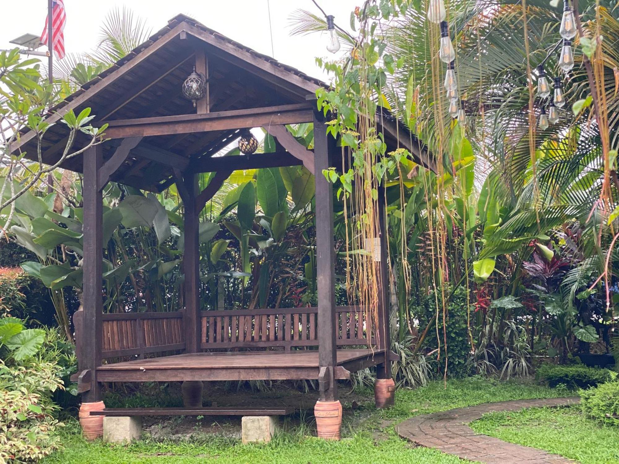 Villa Kebun Puisi Kajang Exterior foto